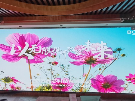 荊門鄂州 BOE室內(nèi)全彩P1.53安裝完畢   尺寸：6.08x2.4m   像素點(diǎn)：3952x1560