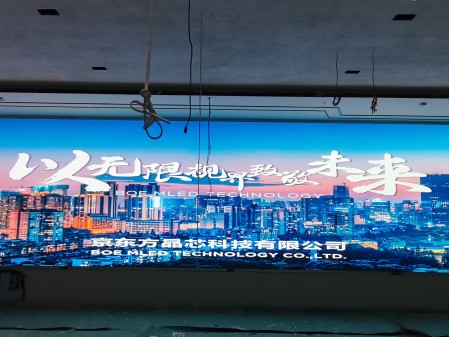 黃岡長江證券BKY012A安裝完畢，尺寸12x2.7m，像素點9600x2160