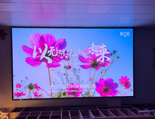 孝感武穴**訓(xùn)練中心P1.8安裝完成 尺寸 ：4.48*2.56； 分辨率 ：2408*1376